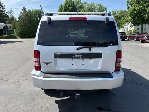 Used 2010 Jeep Liberty Sport w/ Popular Equipment Group AWD/4WD image 4