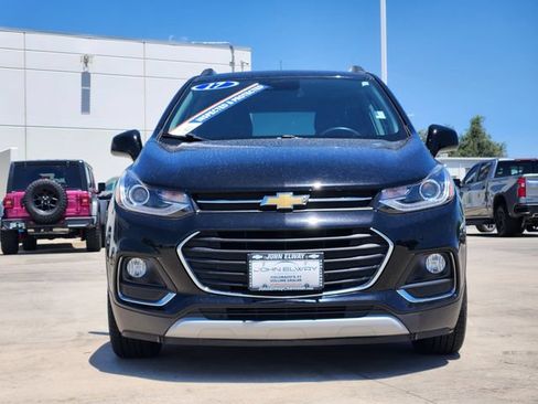 Used 2017 Chevrolet Trax Premier w/ Driver Confidence II Package FWD image 2