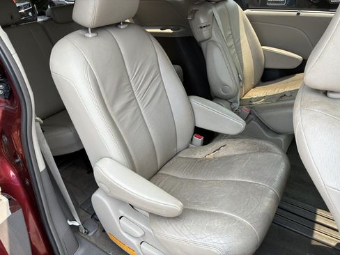 Used 2012 Toyota Sienna XLE w/ Premium Pkg FWD image 21