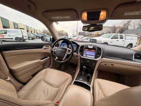 Used 2011 Chrysler 300 Limited image 21