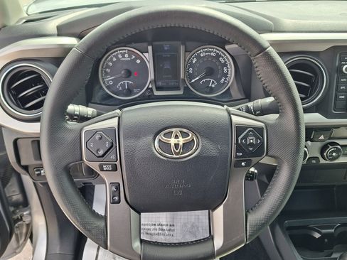 Used 2016 Toyota Tacoma SR5 w/ SR5 Appearance Package (SN) image 10