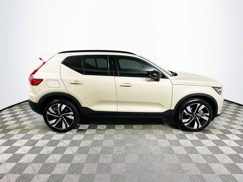 Used 2025 Volvo XC40 B5 Plus w/ Climate Package image 8