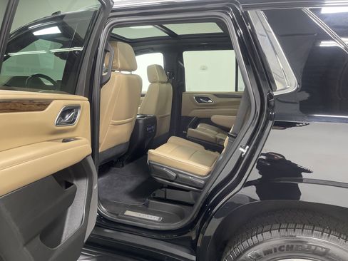 Used 2021 Chevrolet Tahoe Premier w/ Premium Package image 13