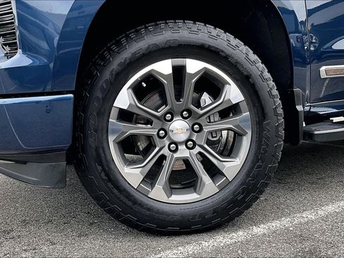 Used 2022 Chevrolet Silverado 1500 High Country image 9