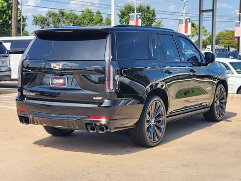 Used 2026 Cadillac Escalade V AWD/4WD image 7