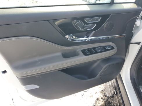 New 2026 Lincoln Corsair Premiere image 8