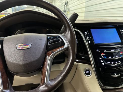 Used 2016 Cadillac Escalade Luxury AWD/4WD image 13