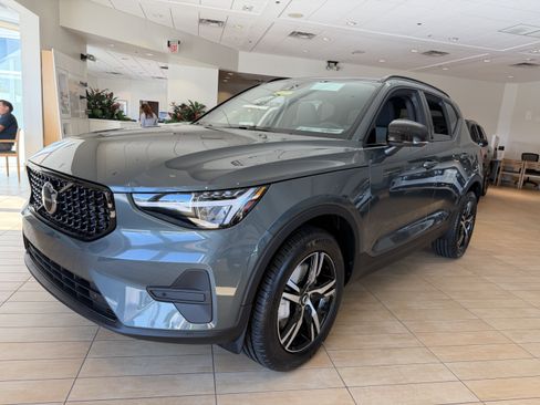 New 2026 Volvo XC40 B5 Core w/ Protection Package image 7