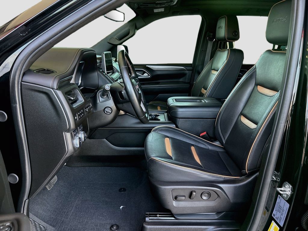 Used 2024 GMC Yukon AT4 w/ Technology Package AWD/4WD image 19