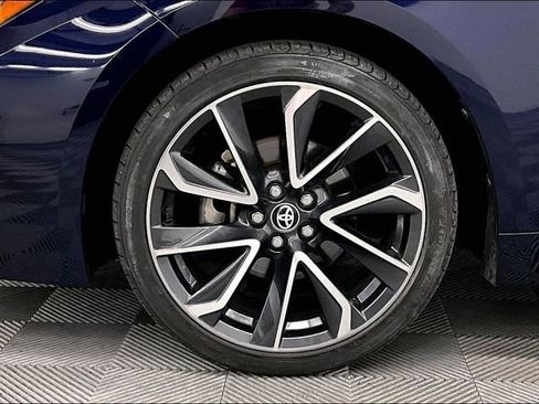 Used 2020 Toyota Corolla SE w/ SE Premium Package image 10