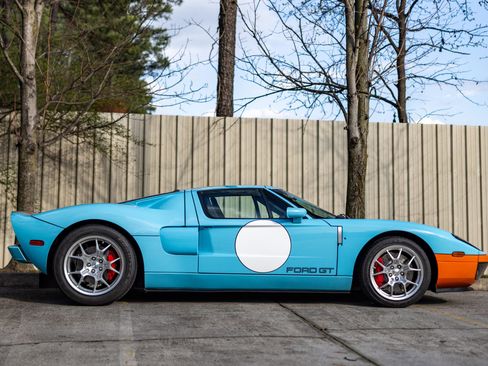 Used 2006 Ford GT RWD image 6
