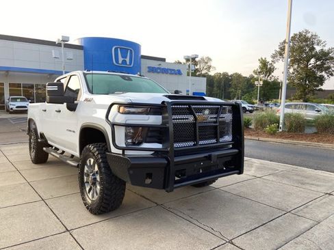 Used 2025 Chevrolet Silverado 2500 Custom AWD/4WD image 2
