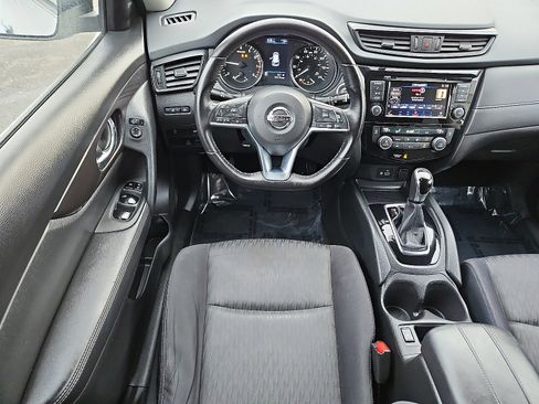Certified 2018 Nissan Rogue SV image 8