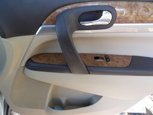 Used 2011 Buick Enclave CXL image 29