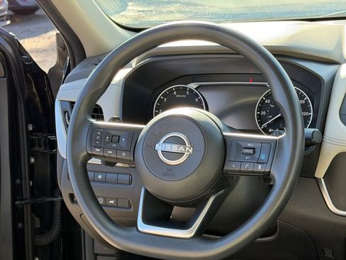 Used 2024 Nissan Rogue SV image 24