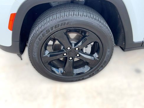 Certified 2022 Jeep Grand Cherokee Altitude image 12