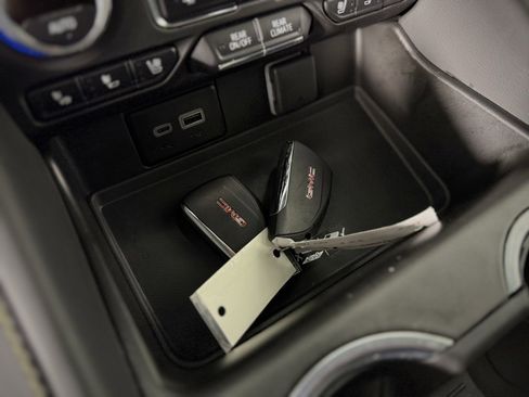 Used 2023 GMC Yukon XL SLT w/ SLT Premium Package image 27