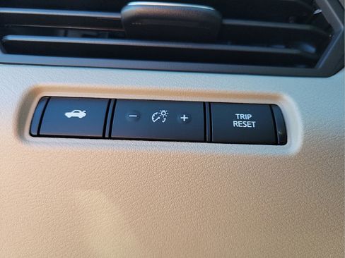 Used 2025 Nissan Altima 2.5 SV FWD image 21
