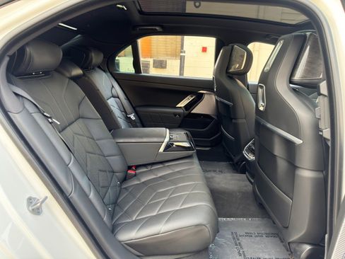 Used 2024 BMW i7 xDrive60 w/ Premium Package AWD/4WD image 48