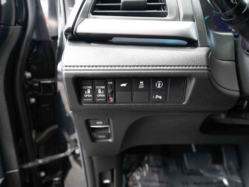 Used 2023 Honda Odyssey Touring image 11
