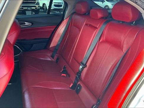 Used 2019 Alfa Romeo Giulia RWD image 8