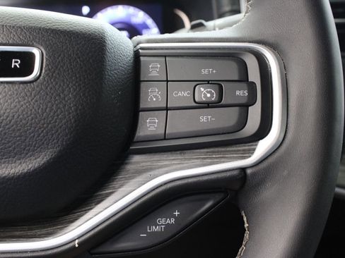 Used 2024 Jeep Wagoneer L Series II image 29