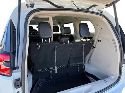 Used 2023 Chrysler Pacifica Touring-L image 13