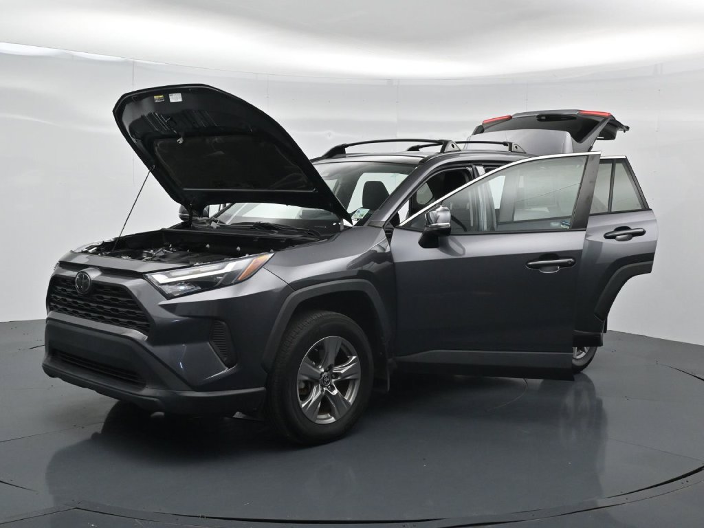 Used 2024 Toyota RAV4 XLE FWD image 40