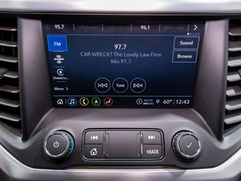 Used 2023 GMC Acadia SLT image 17