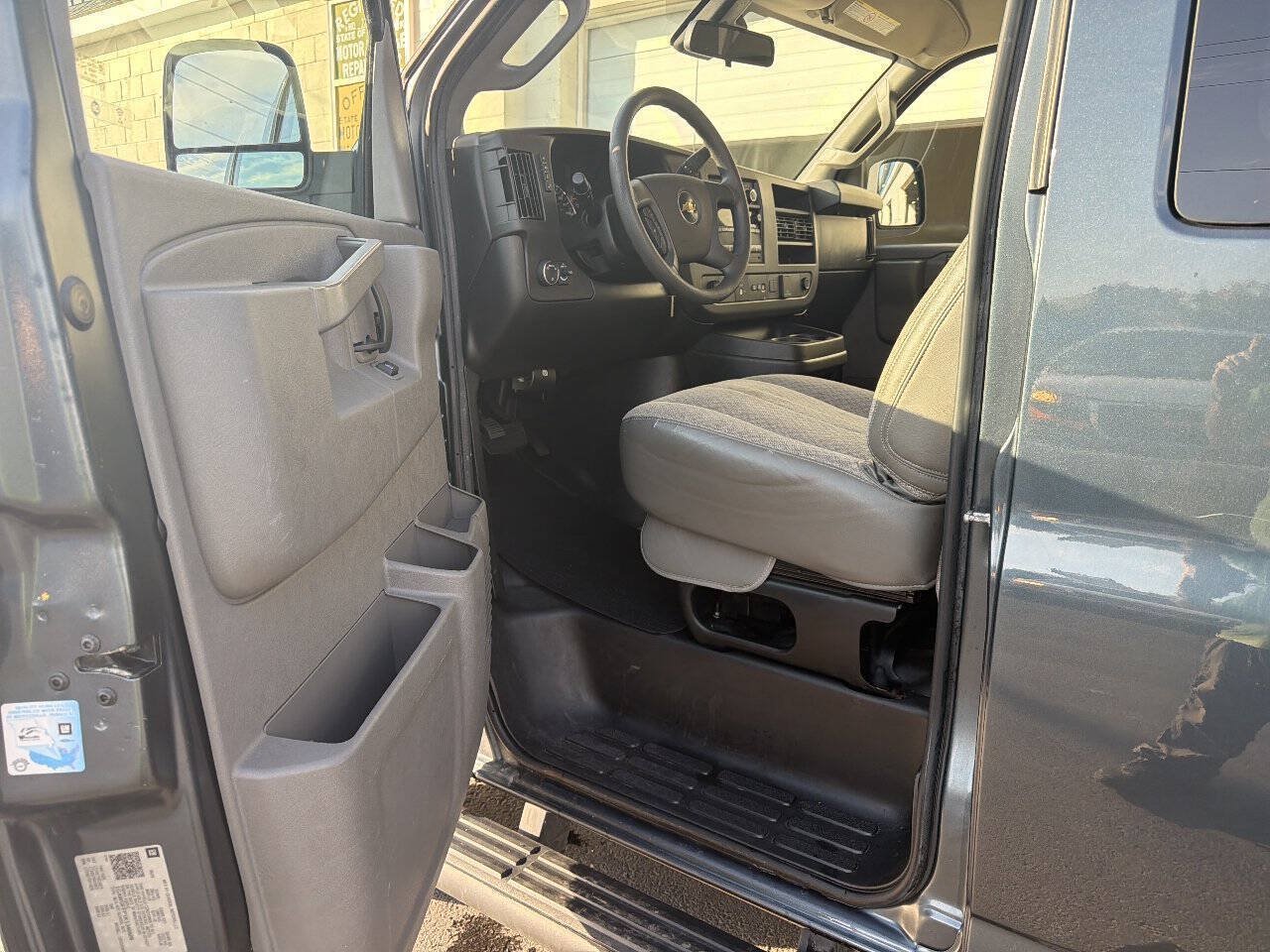 Used 2019 Chevrolet Express 2500 LT w/ LT Preferred Equipment Group RWD image 10