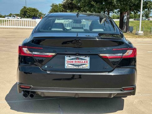 Used 2025 Toyota Camry SE w/ Convenience Package FWD image 4