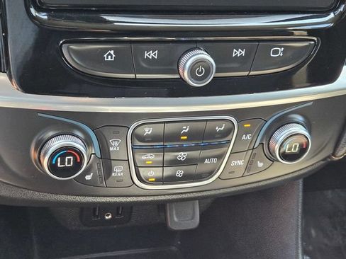 Used 2020 Chevrolet Traverse LT w/ Driver Confidence II Package AWD/4WD image 20