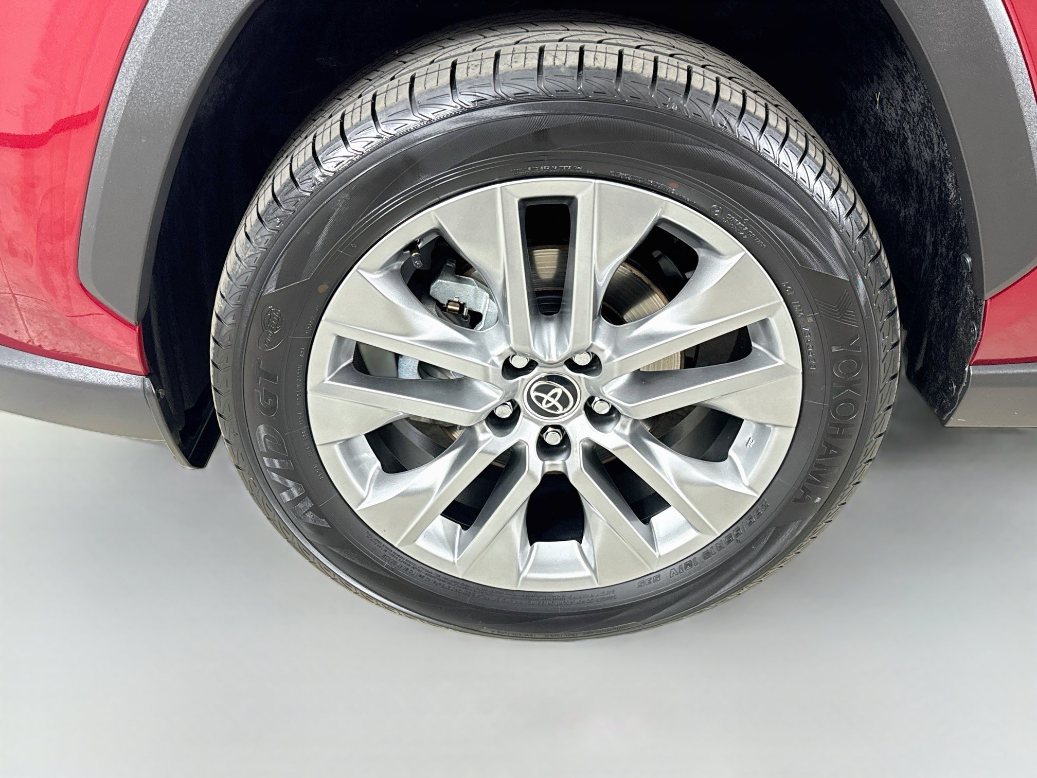 Certified 2023 Toyota RAV4 XLE Premium AWD/4WD image 33