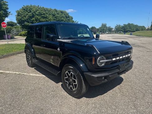 Used 2025 Ford Bronco Outer Banks AWD/4WD image 2