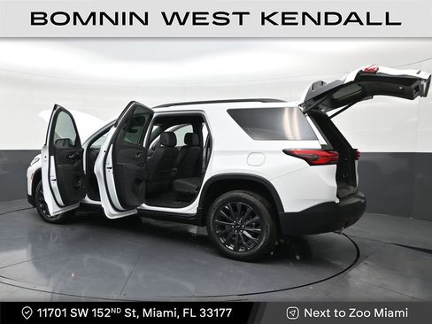 Used 2023 Chevrolet Traverse RS image 31