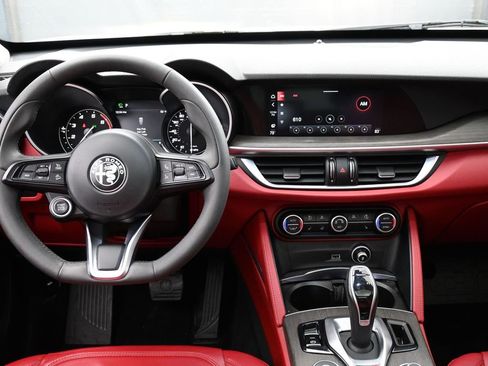 Used 2021 Alfa Romeo Stelvio Ti image 11