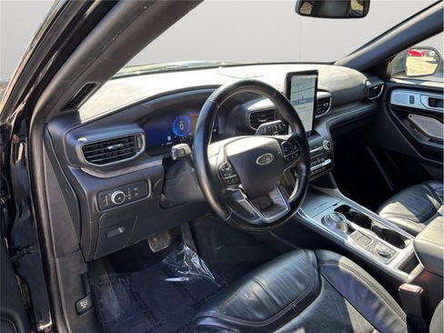 Used 2020 Ford Explorer Platinum w/ Premium Technology Package image 6
