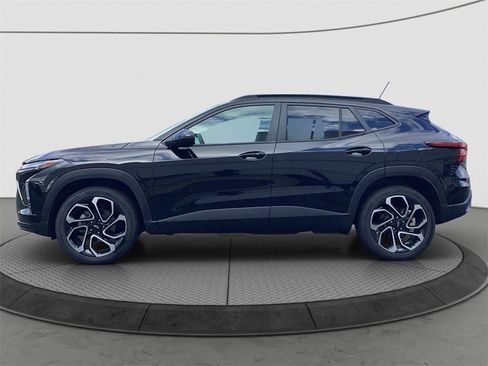 Used 2025 Chevrolet Trax RS w/ Driver Confidence Package image 4