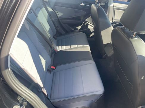 Used 2025 Volkswagen Jetta SE image 39