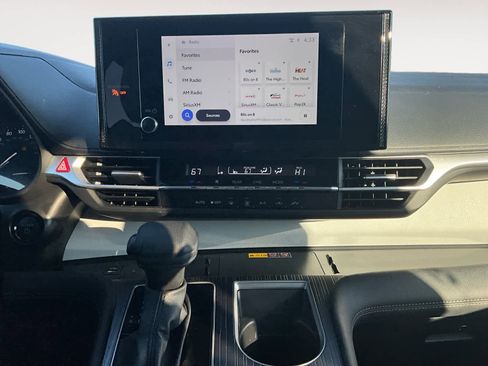 Used 2025 Toyota Sienna LE image 13