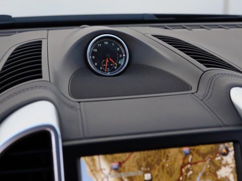 Used 2015 Porsche Cayenne Turbo image 49