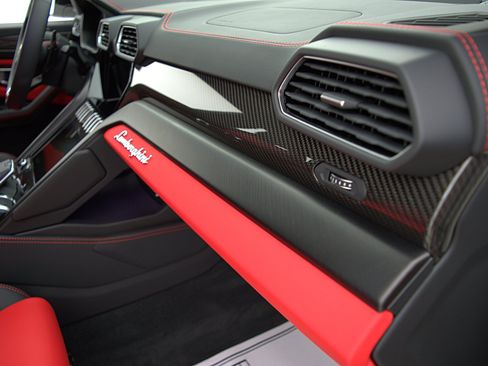 Used 2022 Lamborghini Urus AWD/4WD image 27