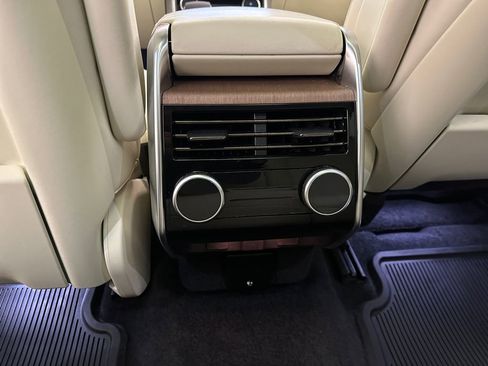 Used 2023 Land Rover Range Rover SE image 18