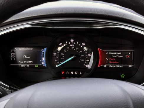 Used 2019 Ford Fusion SE FWD image 27