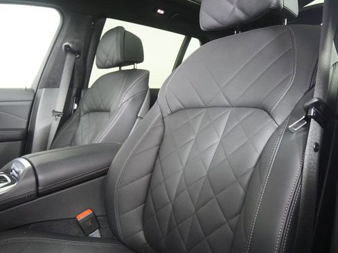 Used 2025 BMW X7 xDrive40i w/ M Sport Package image 11