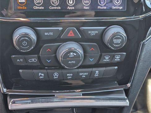 Used 2020 Jeep Grand Cherokee Limited AWD/4WD image 29