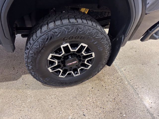 Used 2025 GMC Sierra 2500 AT4X AWD/4WD image 18