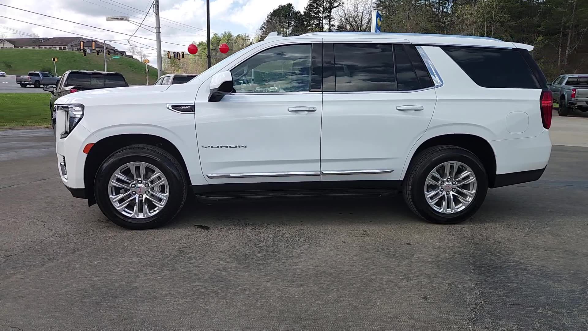 Used 2024 GMC Yukon SLT AWD/4WD image 6
