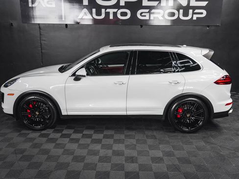 Used 2015 Porsche Cayenne Turbo image 27