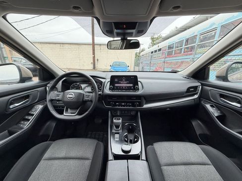 Used 2025 Nissan Rogue SV AWD/4WD image 34